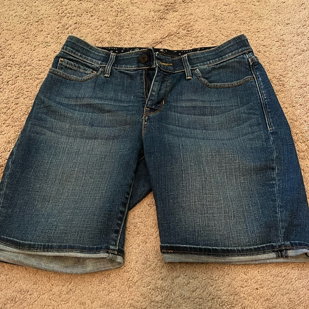 Levi’s 525 “Perfect Waist” Shorts- Size 8
